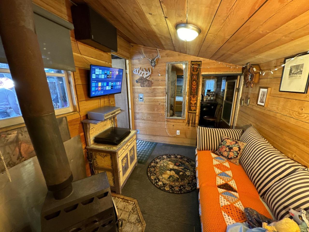 Rustic Cozy Cabin With Hot Tub Bragg Creek Buitenkant foto