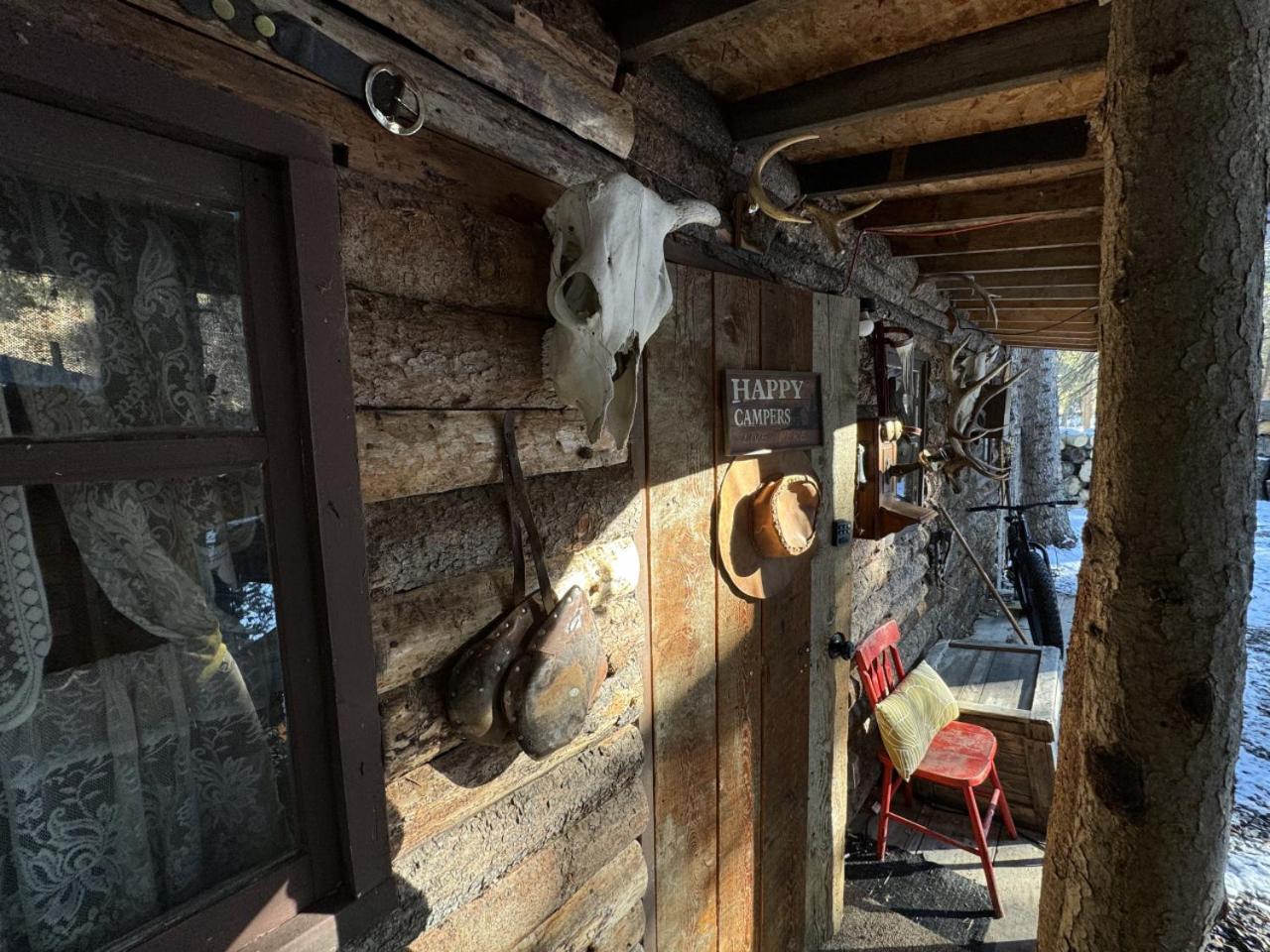 Rustic Cozy Cabin With Hot Tub Bragg Creek Buitenkant foto