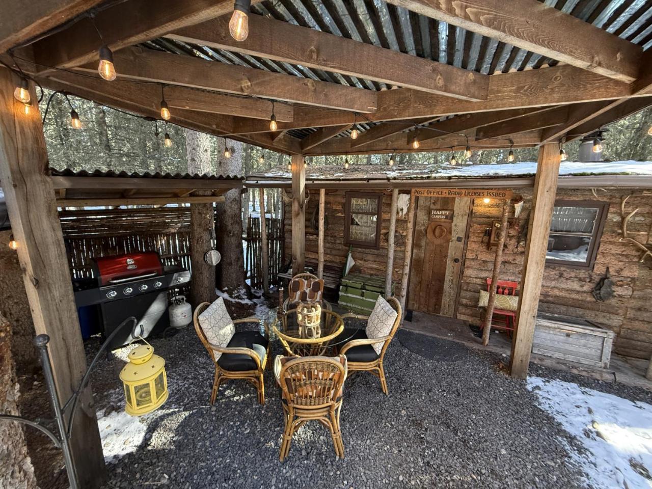 Rustic Cozy Cabin With Hot Tub Bragg Creek Buitenkant foto